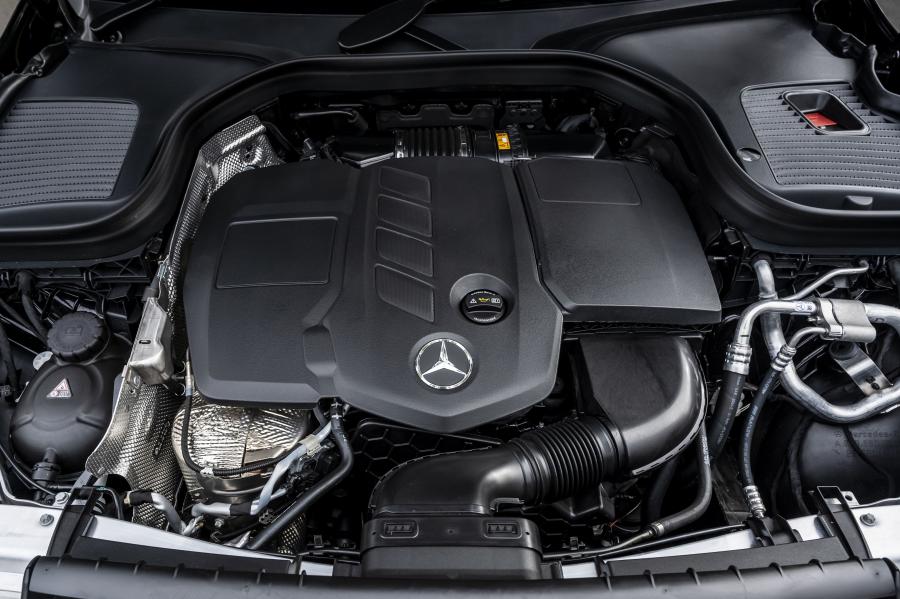 Моторный отсек Mercedes-Benz GLC220 d 4Matic (X253) 2019 года  (UK) (фото 37 из 89)